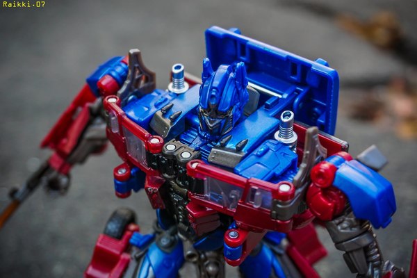 Studio Series Optimus Prime Movie Voyager Extensive In Hand Photos 16 (16 of 27)